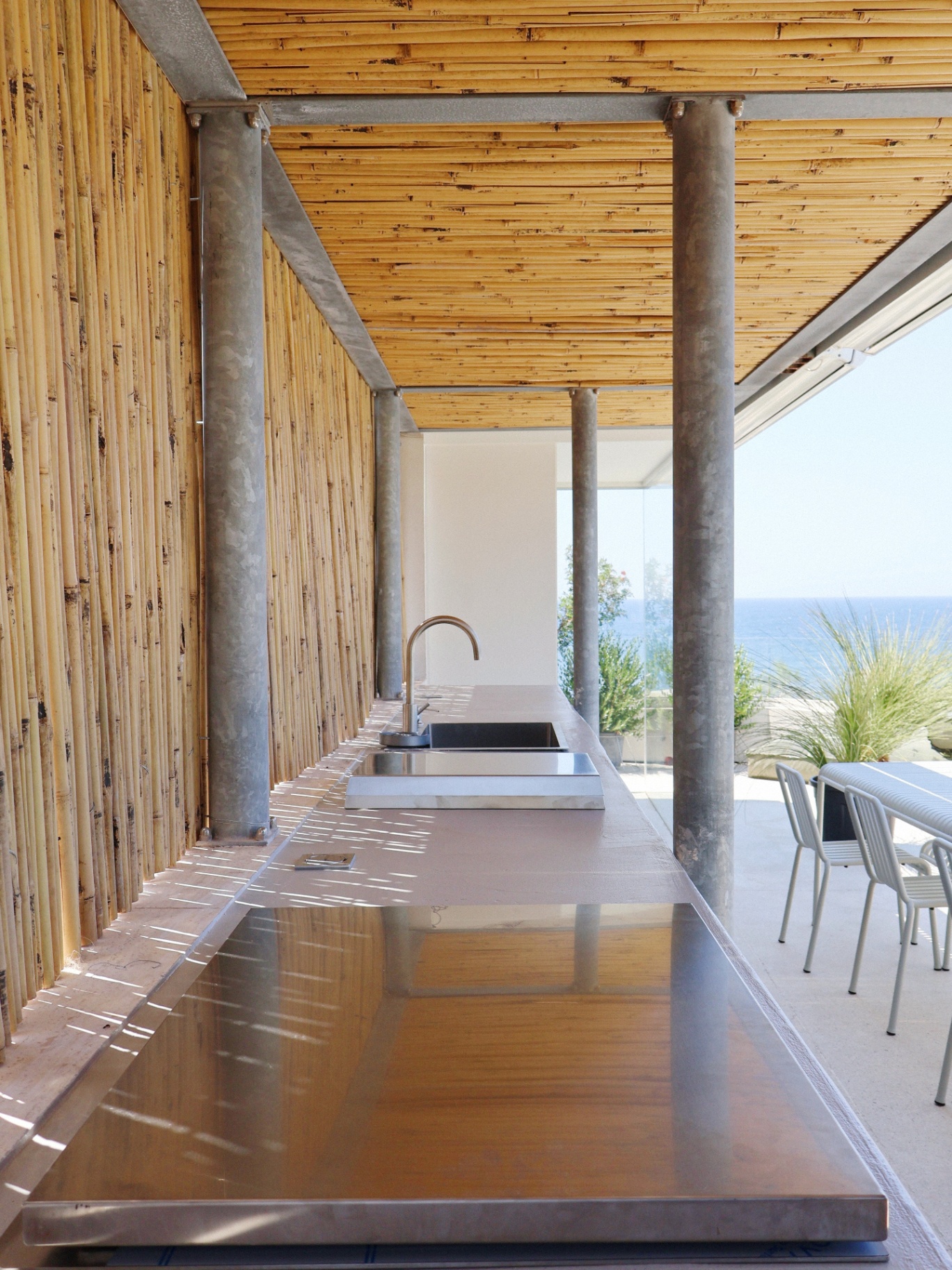 Glass house, outdoor kitchen, sea 100 m away — 4